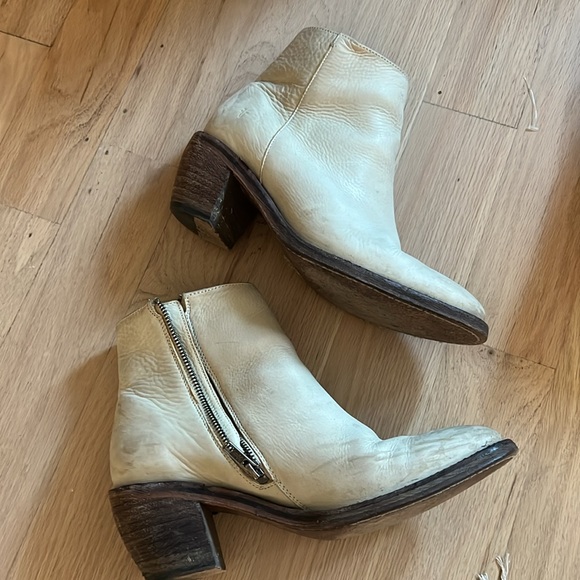 FRYE booties.  Size 9. Bone color. All leather. - Picture 4 of 7
